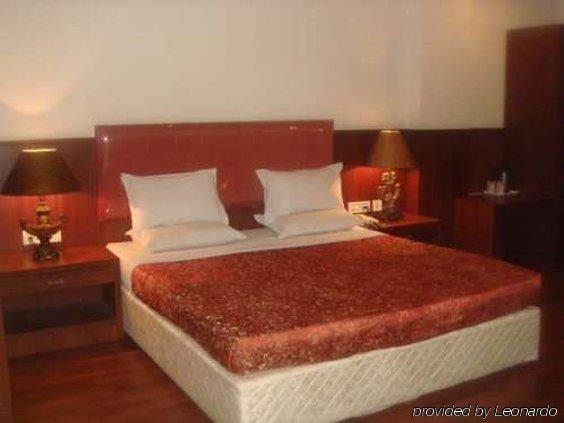 Hotel Noor Empire International Kormangala Bangalore Zimmer foto